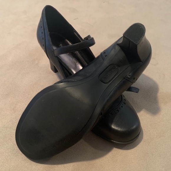 Etienne Aigner Leather Mary Jane Heel Pumps NWOT- size 6 1/2 Black - Picture 10 of 12